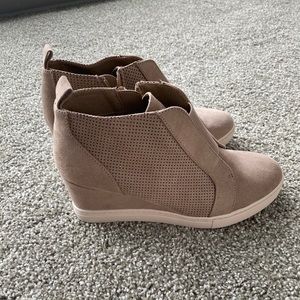 Target a new day wedge shoe size 8